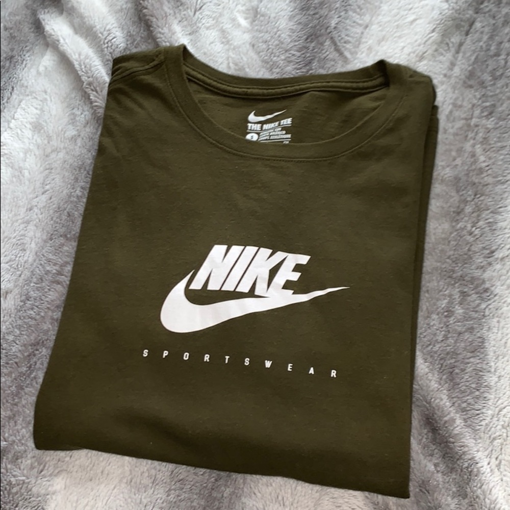 Nike Sportswear Men’s T Shirt size s